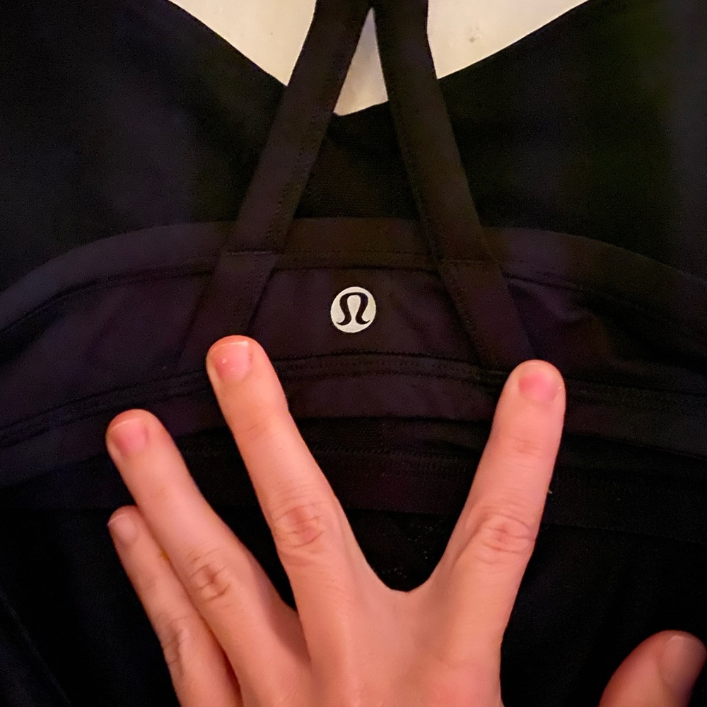 Lululemon Workout top- bra is attached - Picture 4 of 6
